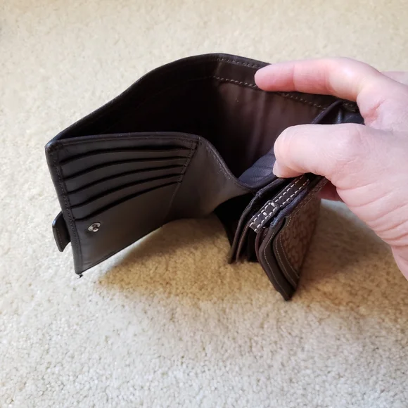 Authentic Coach wallet - Picture 3 of 10